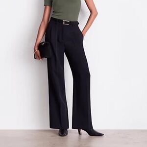NWT LOFT Versa Crepe Drape Pleated Relaxed Straight Pants, size 10